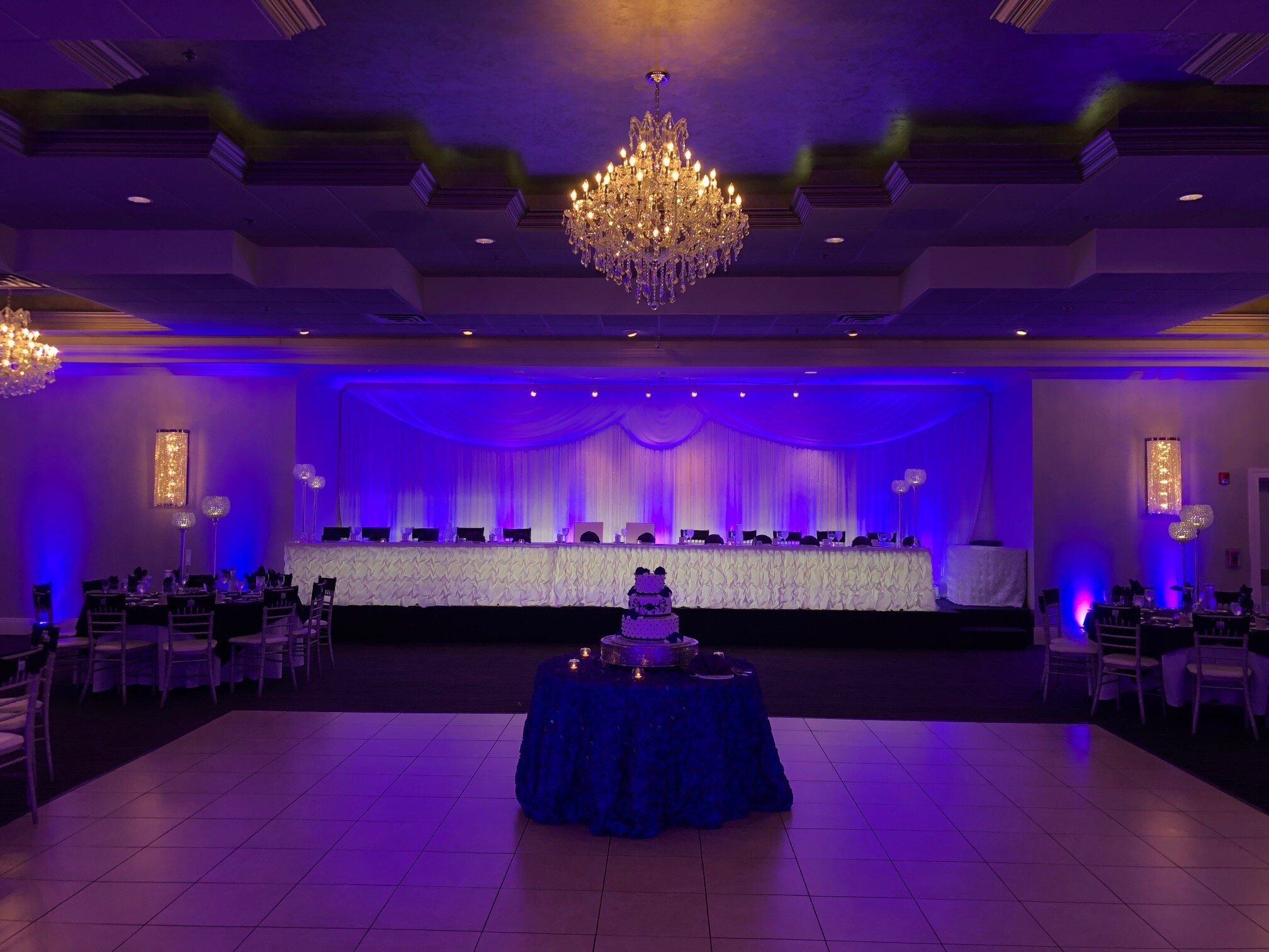 Moving N Grooving DJs