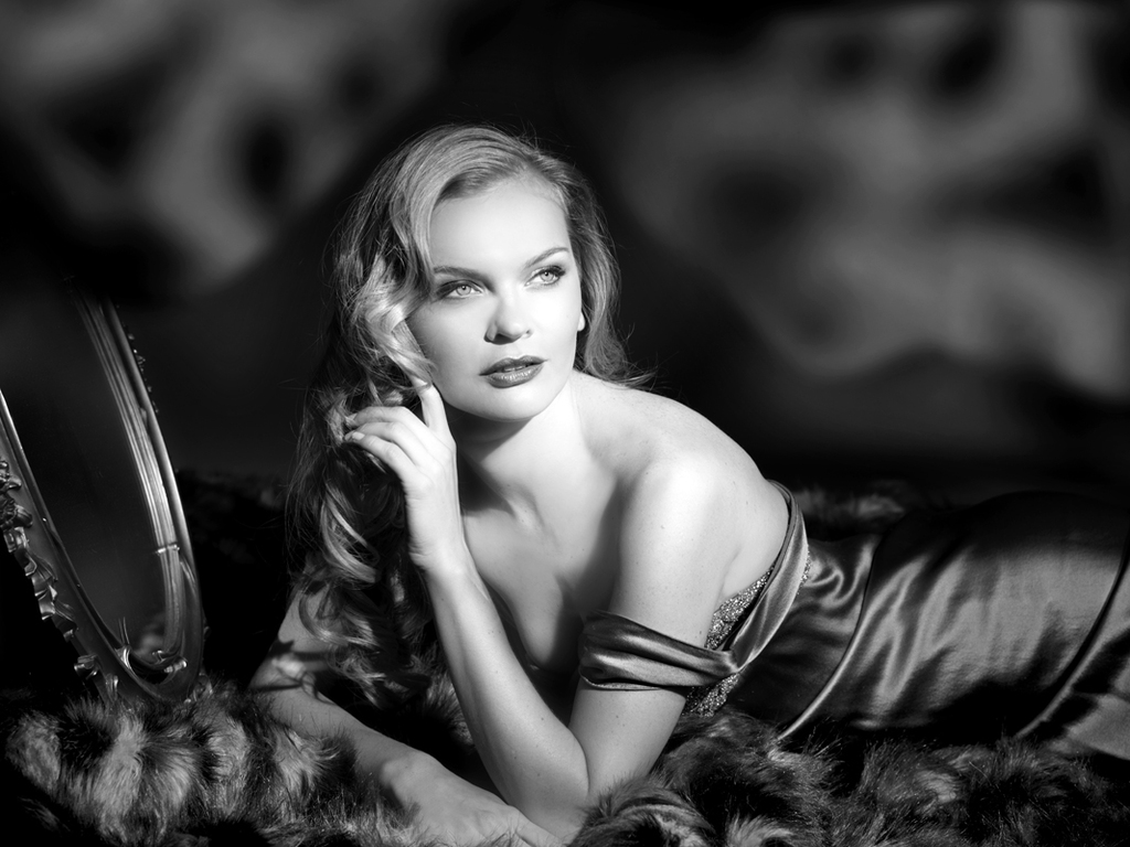 Boudoir Photography by Your Hollywood Po...