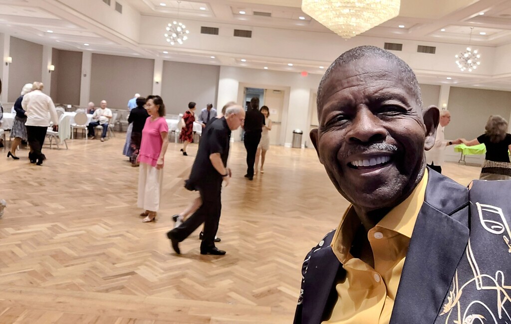 THE MUSICOLOGIST-Professional Music Ente...